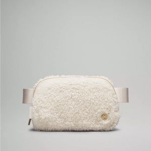Lululemon White Sherpa Everywhere Belt Bag 1L